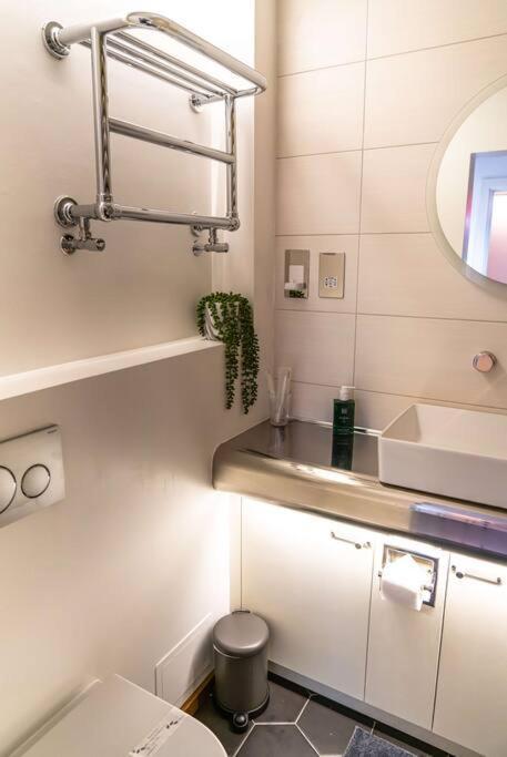 The Jazz Quarters, Southsea'S Hidden Gem Apartment พอร์ตสมัธ ภายนอก รูปภาพ