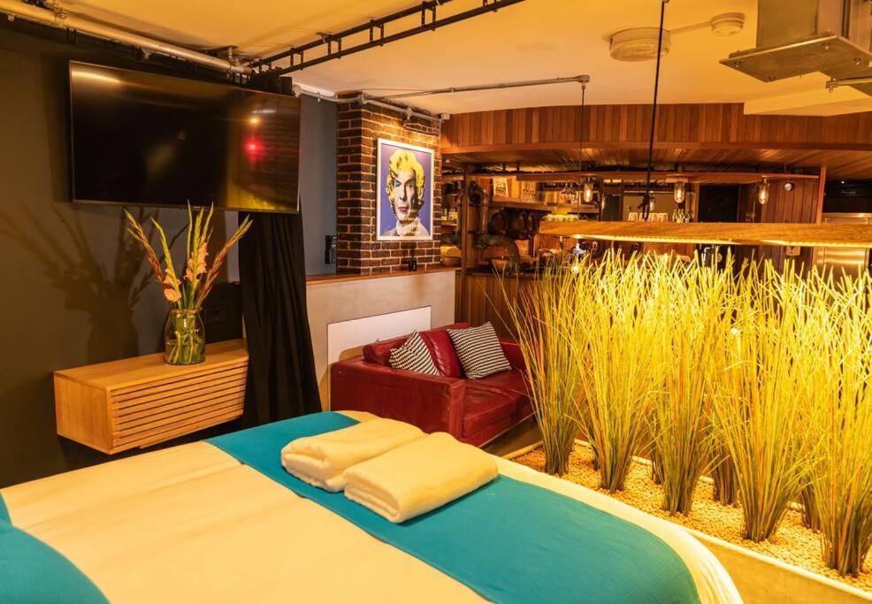 The Jazz Quarters, Southsea'S Hidden Gem Apartment พอร์ตสมัธ ภายนอก รูปภาพ